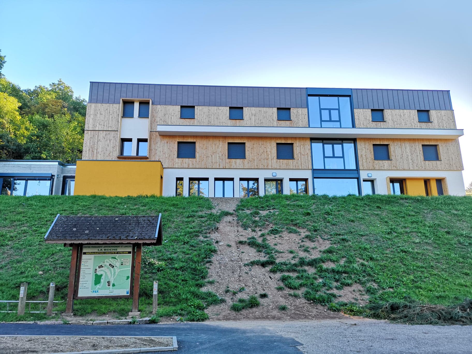 42201390_1147635295403047_2276618368104529920_n